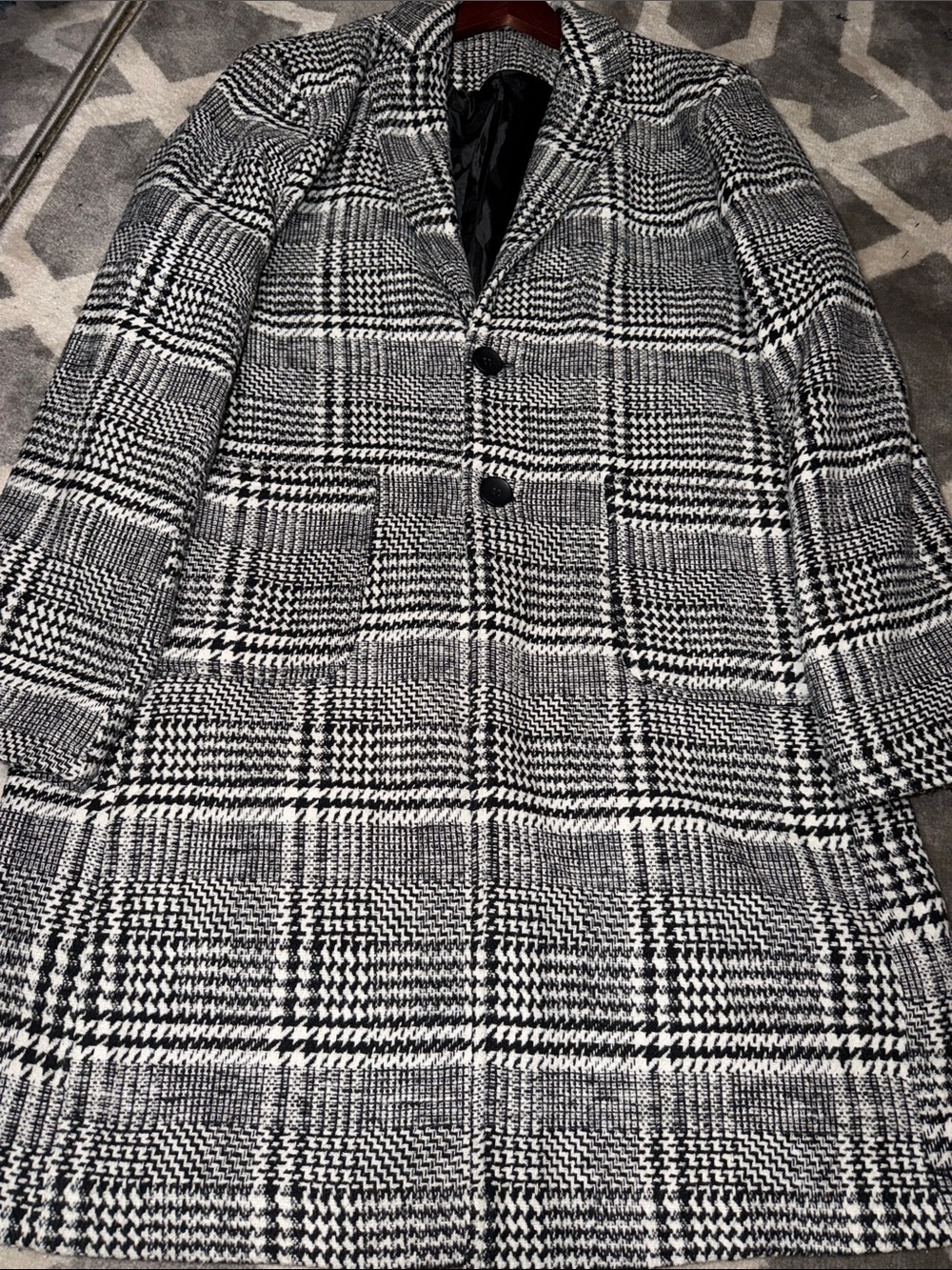 Men’s Uaneo 44R black & white plaid overcoat
